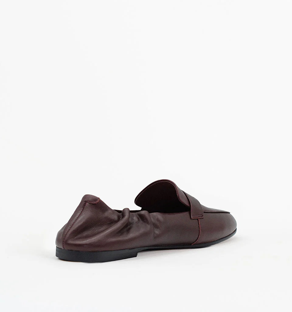 Ives | Burgundy Oiled Leather