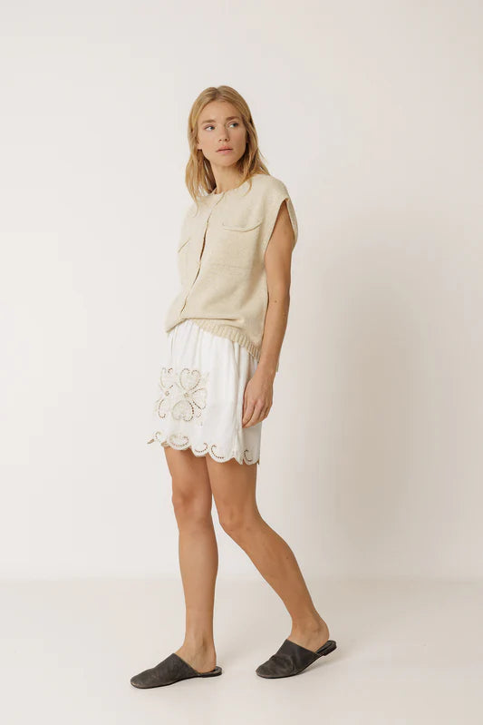 Scalloped Embroidery Short | Ecru