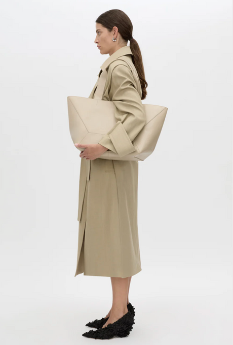 Ezra Tote | Chalk