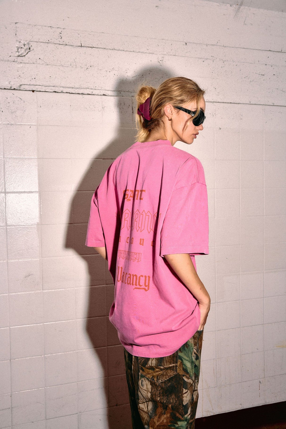 No Vacancy Tee | Acid Wash Pink