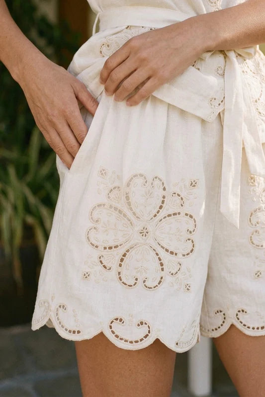Scalloped Embroidery Short | Ecru