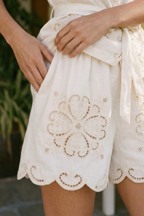 Scalloped Embroidery Short | Ecru