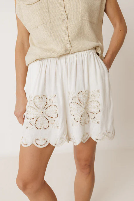 Scalloped Embroidery Short | Ecru